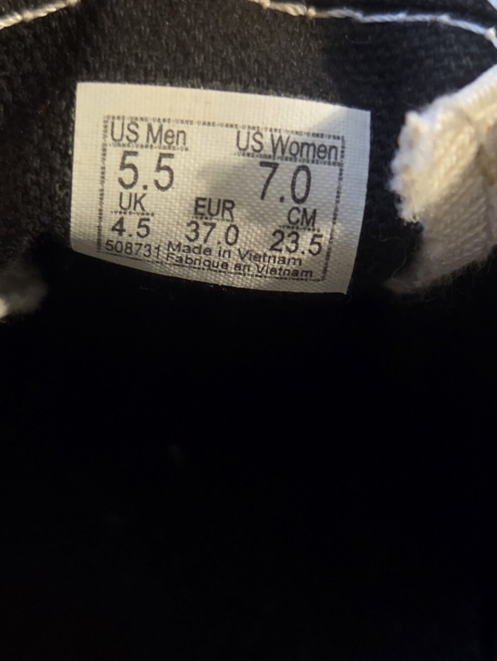 Women's Size 7 Vans Slip-On Bandana Skull Print Sneakers - Black & White,Euc - Picture 8 of 8